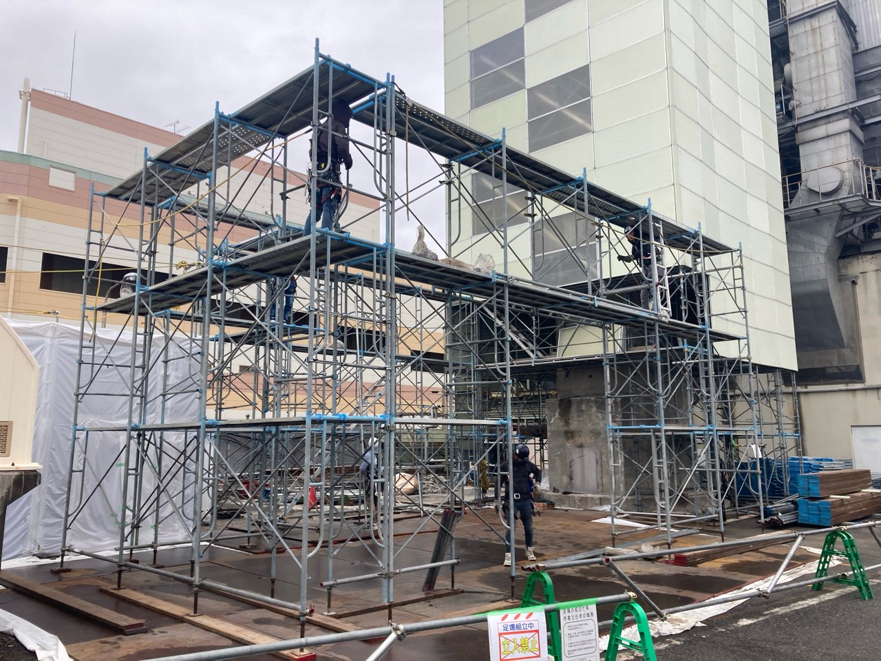 煙突除染準備　前室組立状況.jpg